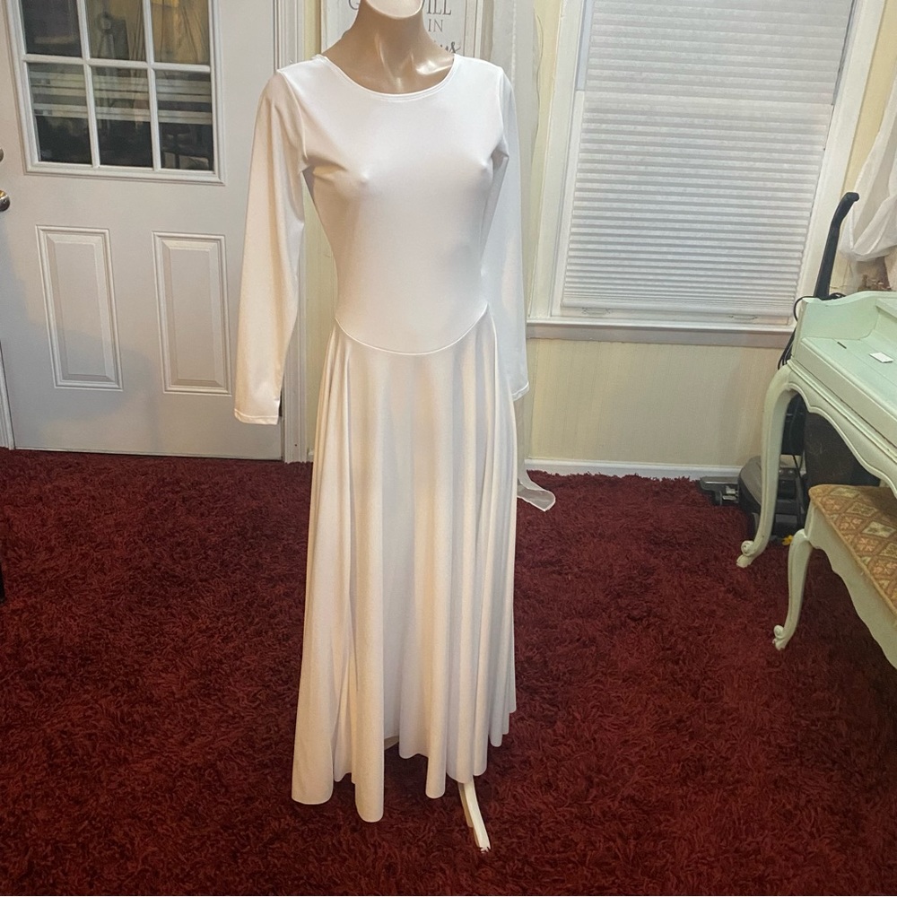 “Body wrappers” white dress